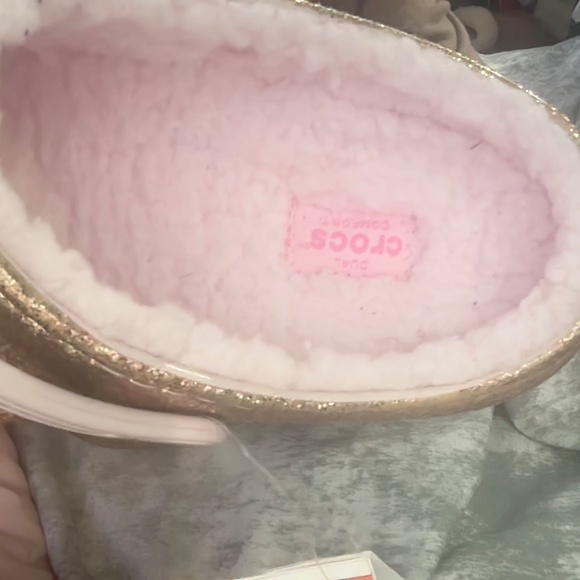 CROCS KIDS’ CLASSIC LINED GLITTER CLOG - Picture 3 of 4